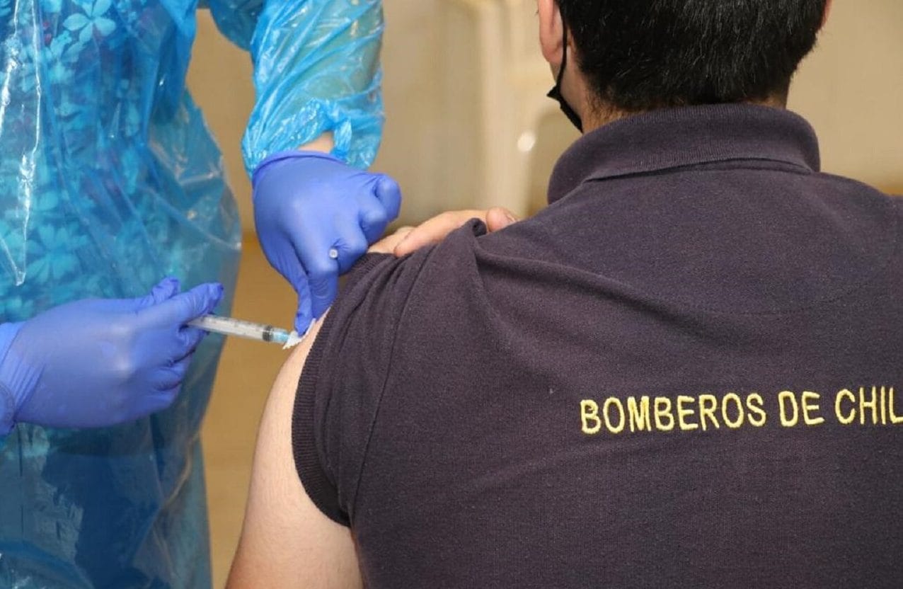 Chiguayante y Talcahuano comenzaron proceso de vacunación a Bomberos