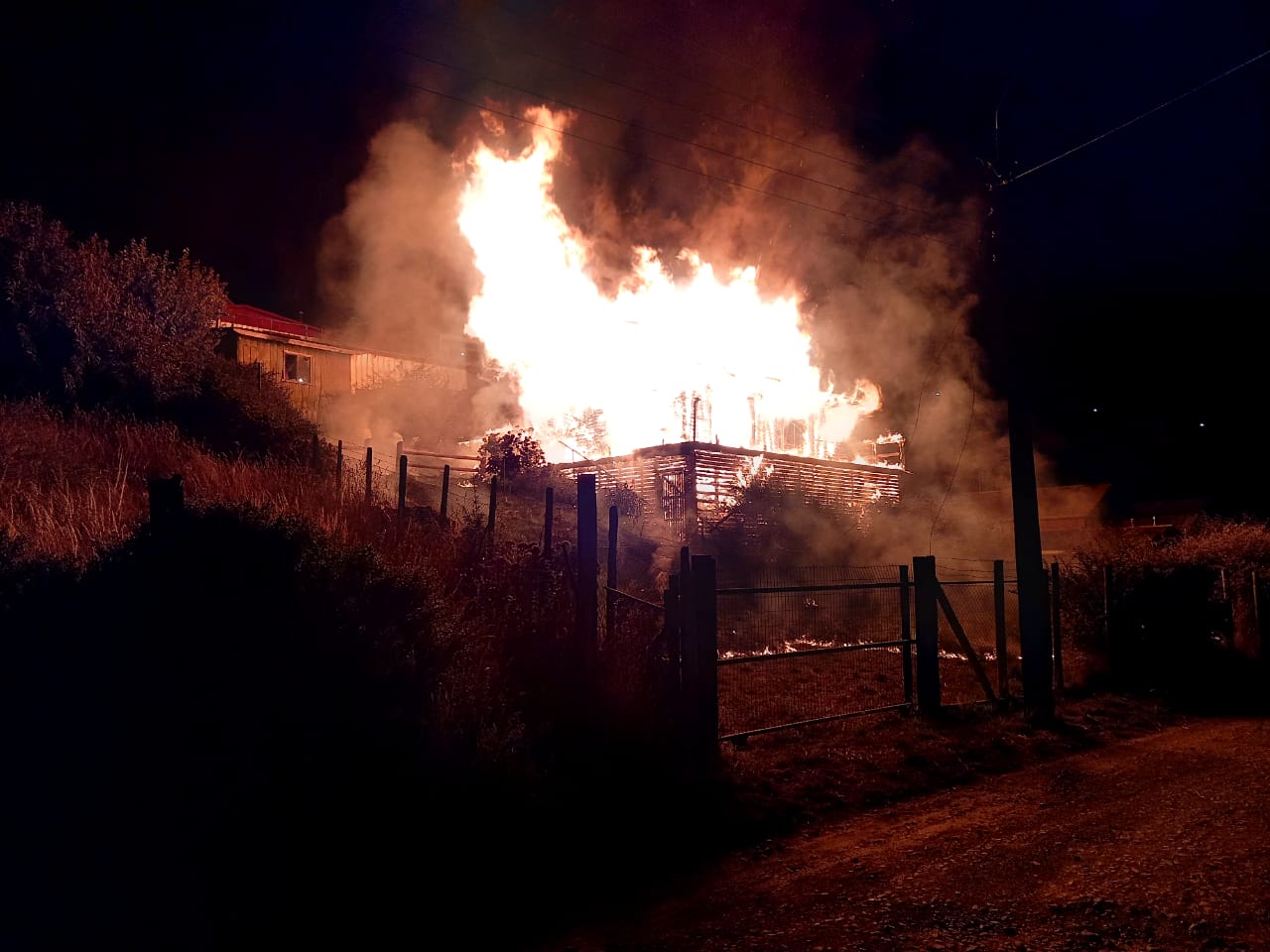 Vecinos de Quidico ya no dan más con los ataques incendiarios en la zona