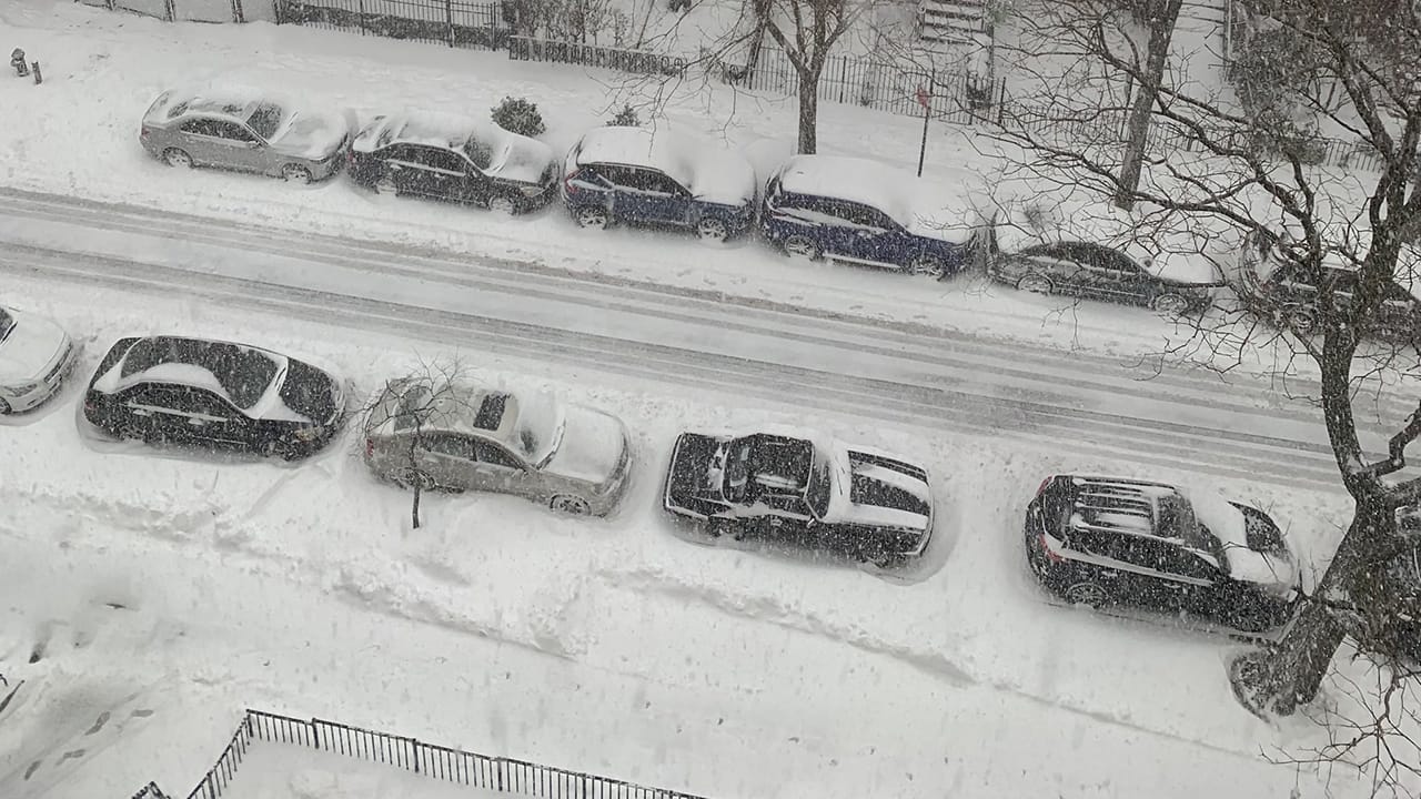Nueva York sufre una de las tormentas de nieve mas grandes de su historia