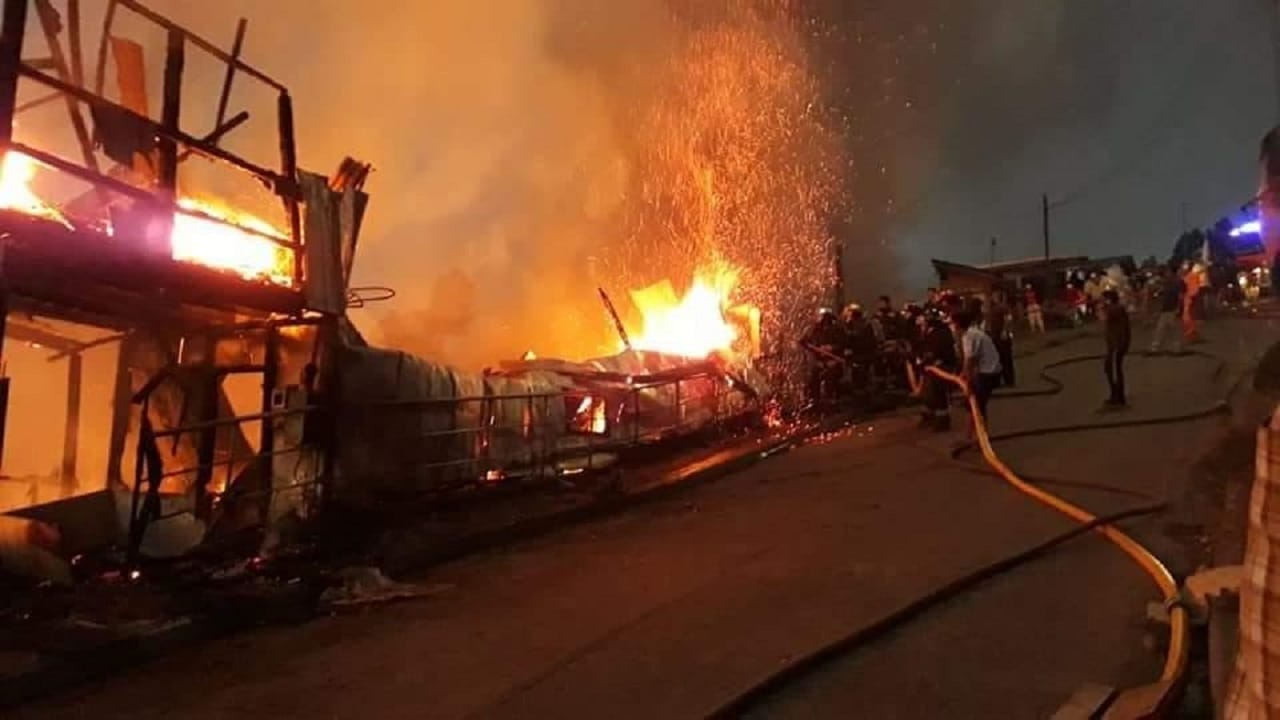 Detienen a una persona por intencionalidad en incendio que consumió cuatro casas en Tomé