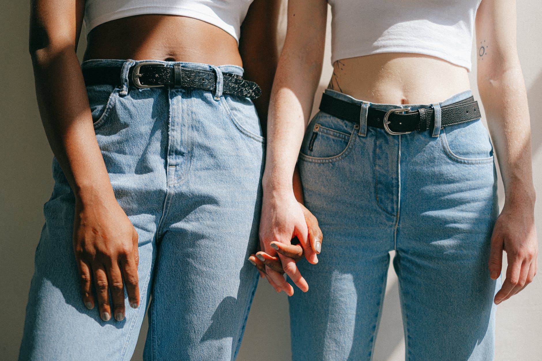 Fallo obliga a Isapre a pagar tratamiento de fertilidad a pareja de lesbianas