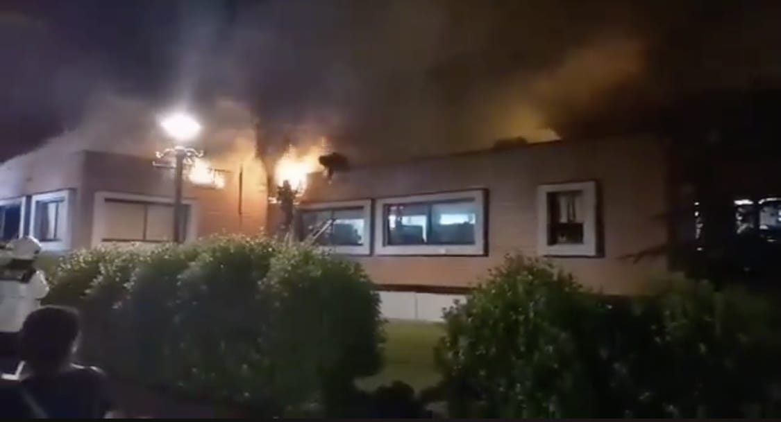Incendio afectó las dependencias de la municipalidad de Villarrica: Hay un detenido