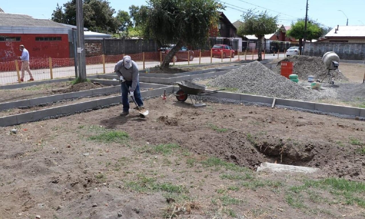 Vecinos de Talcahuano transforman basural en plazoleta tras cuatro décadas