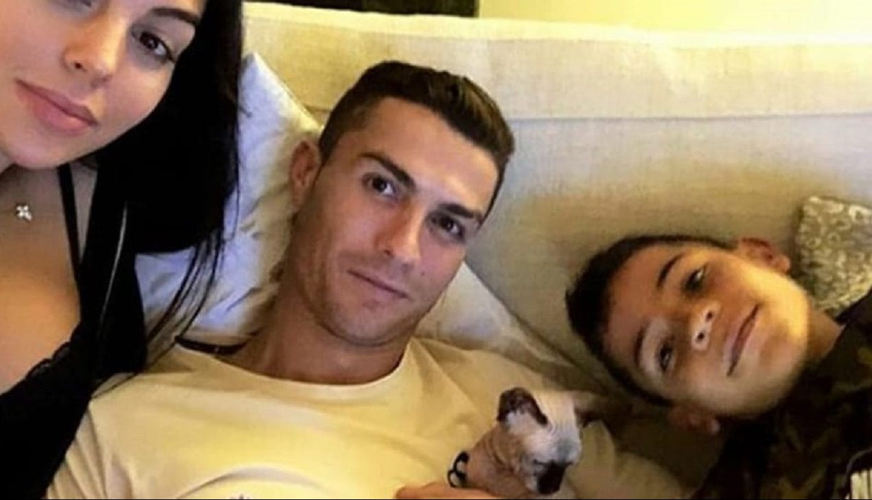 Gato de Cristiano Ronaldo fue atropellado y trasladado en avión privado para su recuperación