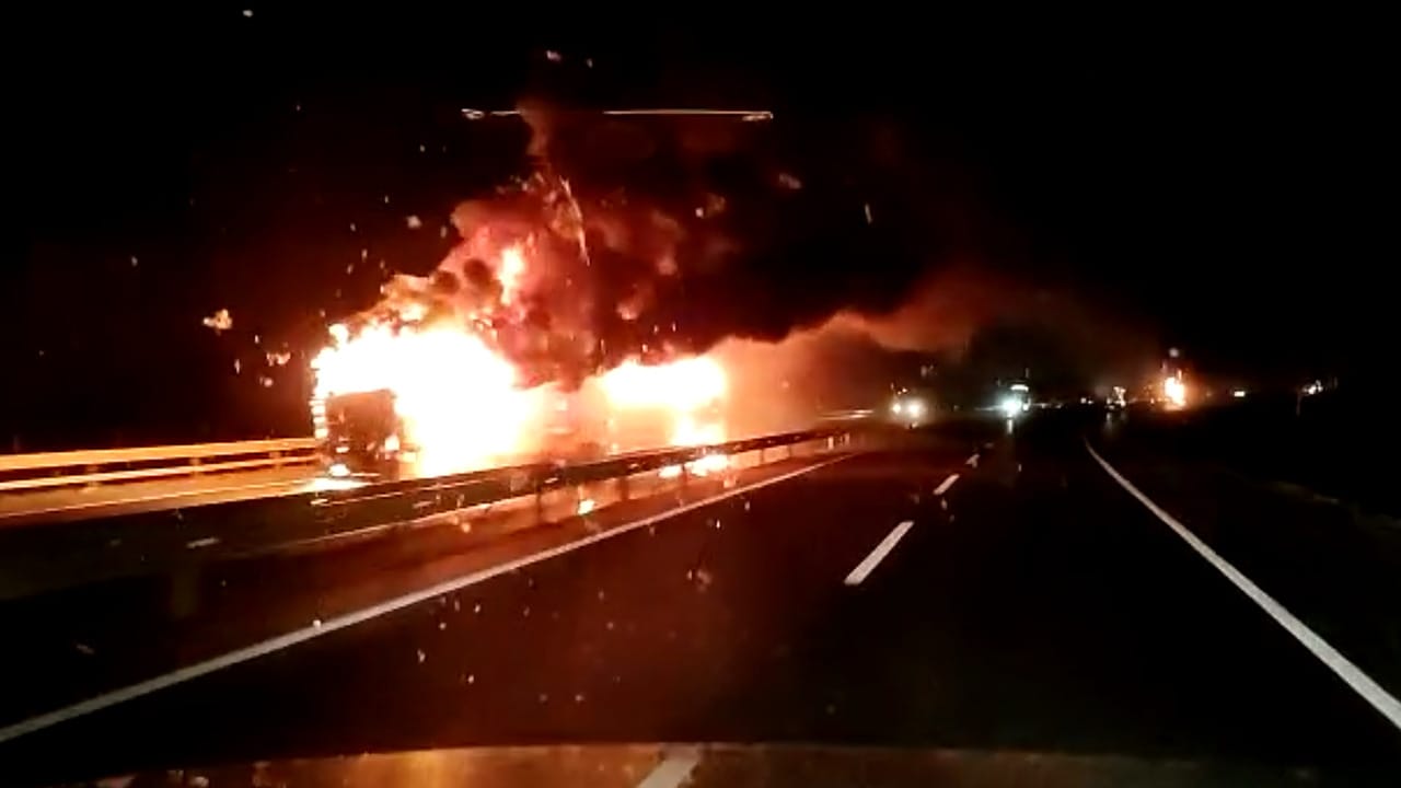 Cuatro camiones y un auto resultaron afectados por ataque incendiario en la Ruta 5 Sur en  Ercilla