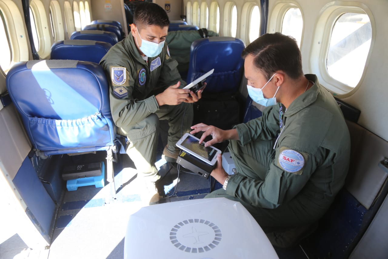 Avión capturó 190 fotografías en zona de búsqueda de Tomás: Detecta elementos de 10 centímetros