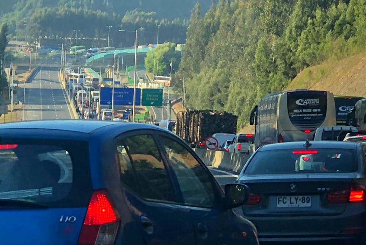 Usuarios molestos con extensos tacos en Ruta 160: Autopista explicó origen de atochamientos