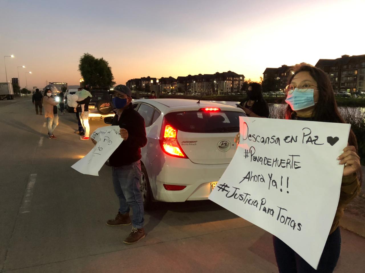 Manifestantes llegan a la PDI en Talcahuano exigiendo justicia por Tomás: Al lugar llegaría tío abuelo detenido