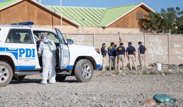 Decretan arresto domiciliario nocturno y arraigo nacional a carabineros imputados por muerte de hombre en Calama