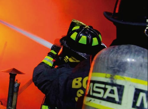 Incendio en Iquique destruyó nueve casas y dejó más de 40 damnificados