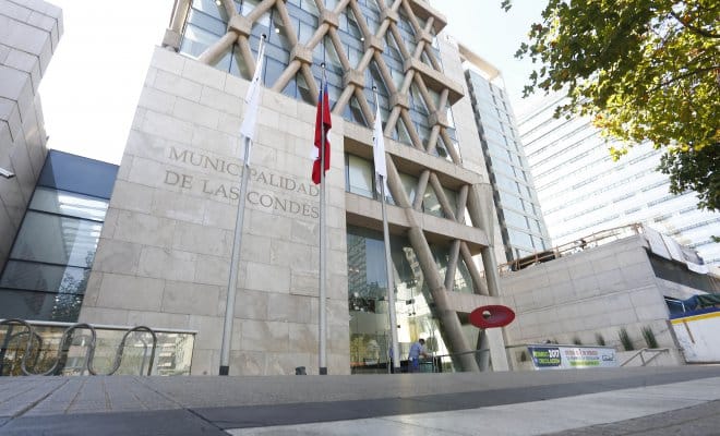 Las Condes dispondrá de toallas higiénicas y tampones en colegios municipales