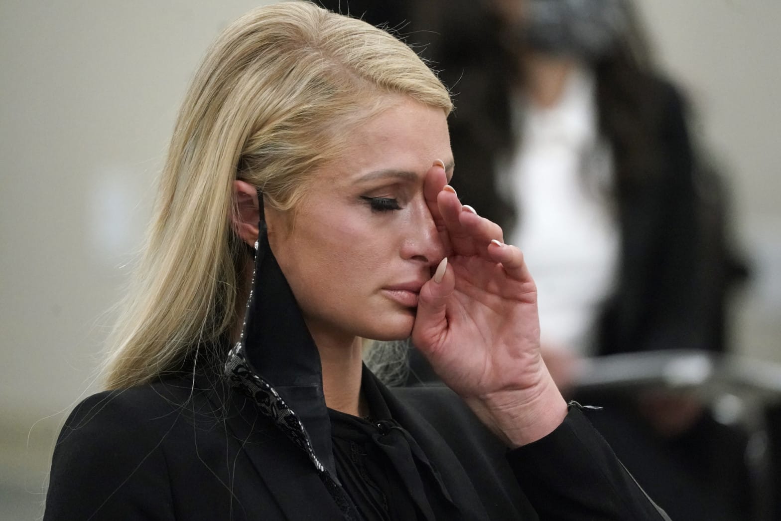 “Era solo una niña y me sentía violada todos los días”: El testimonio de Paris Hilton ante legisladores