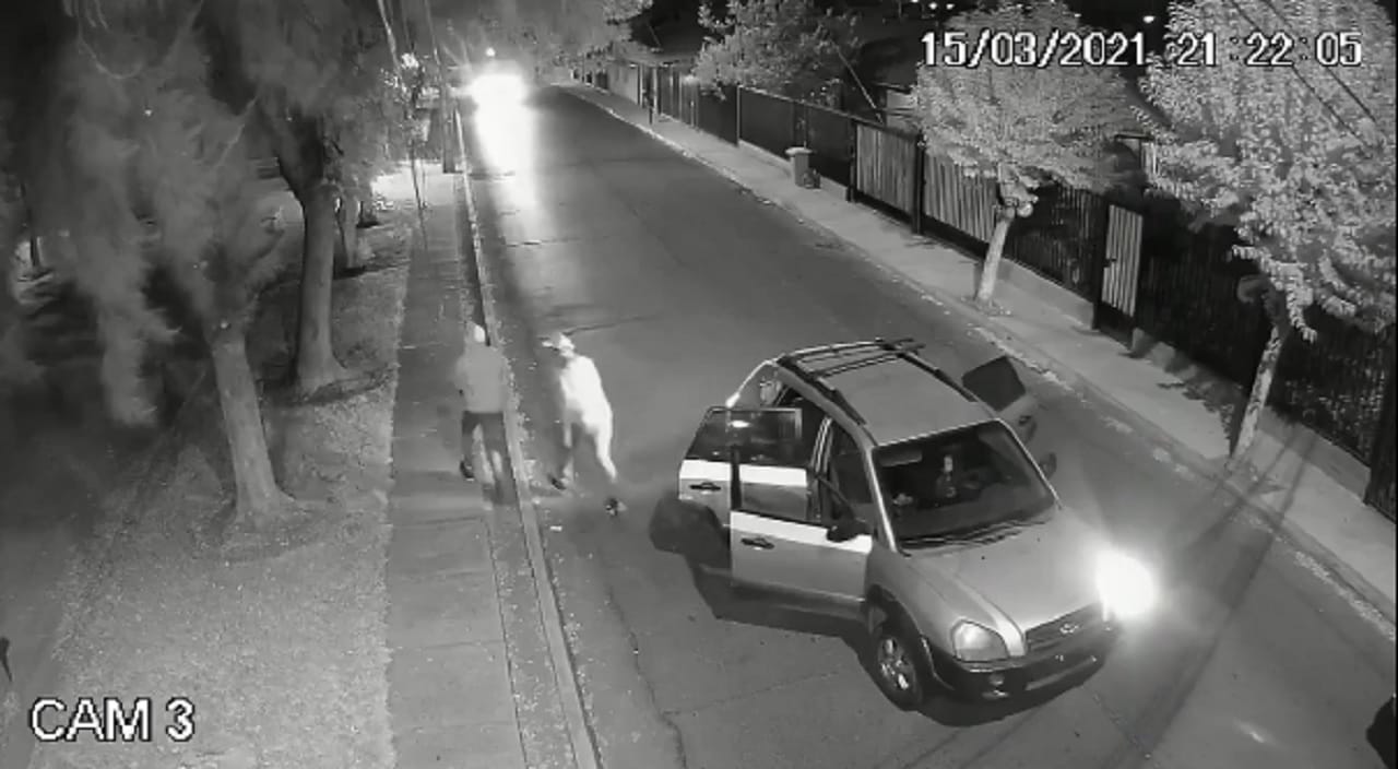 Hombre recibió puñaladas y golpes en un asalto mientras paseaba a su mascota