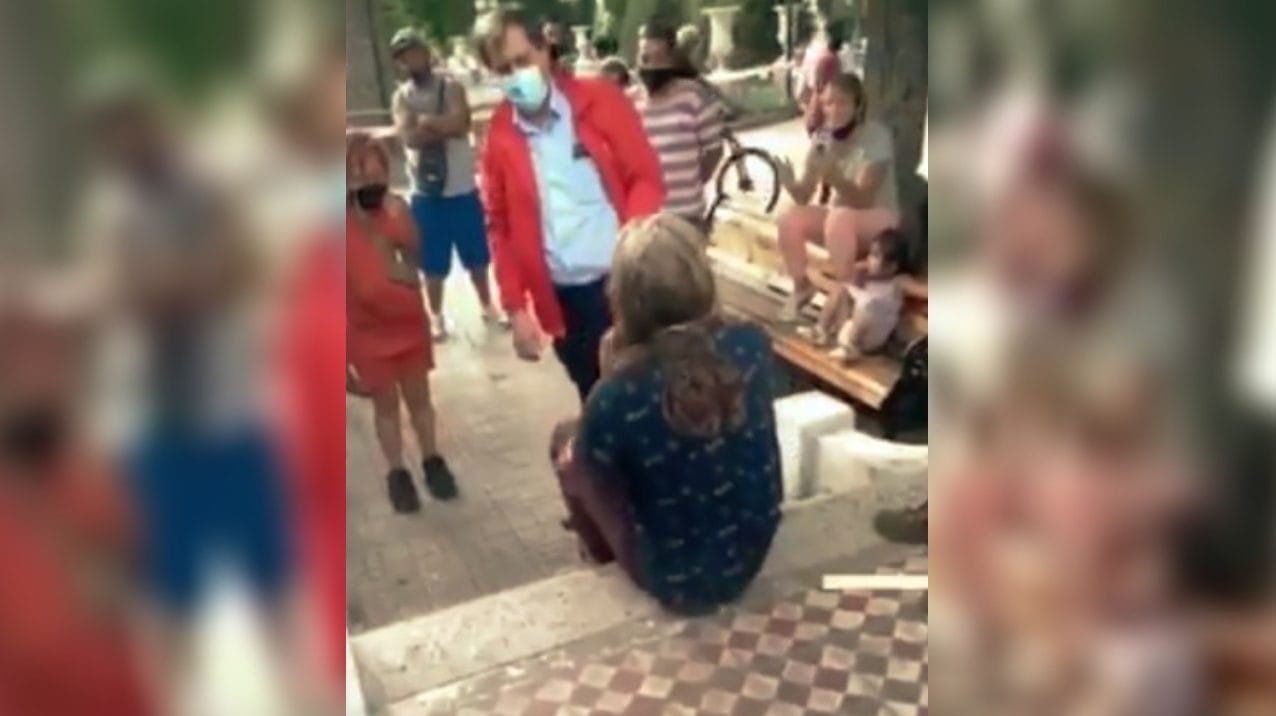 Graban a Alcalde de San Felipe golpeando a un vecino: “Yo soy Beals, conóceme”