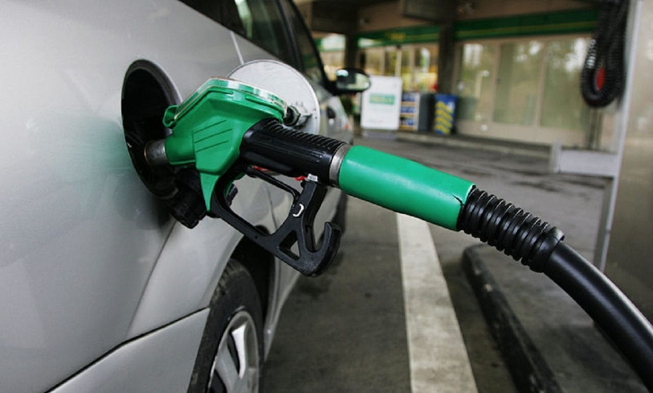 Imparable alza de combustibles gatilló protestas en el Biobío: Experto explica razones en el aumento de precios