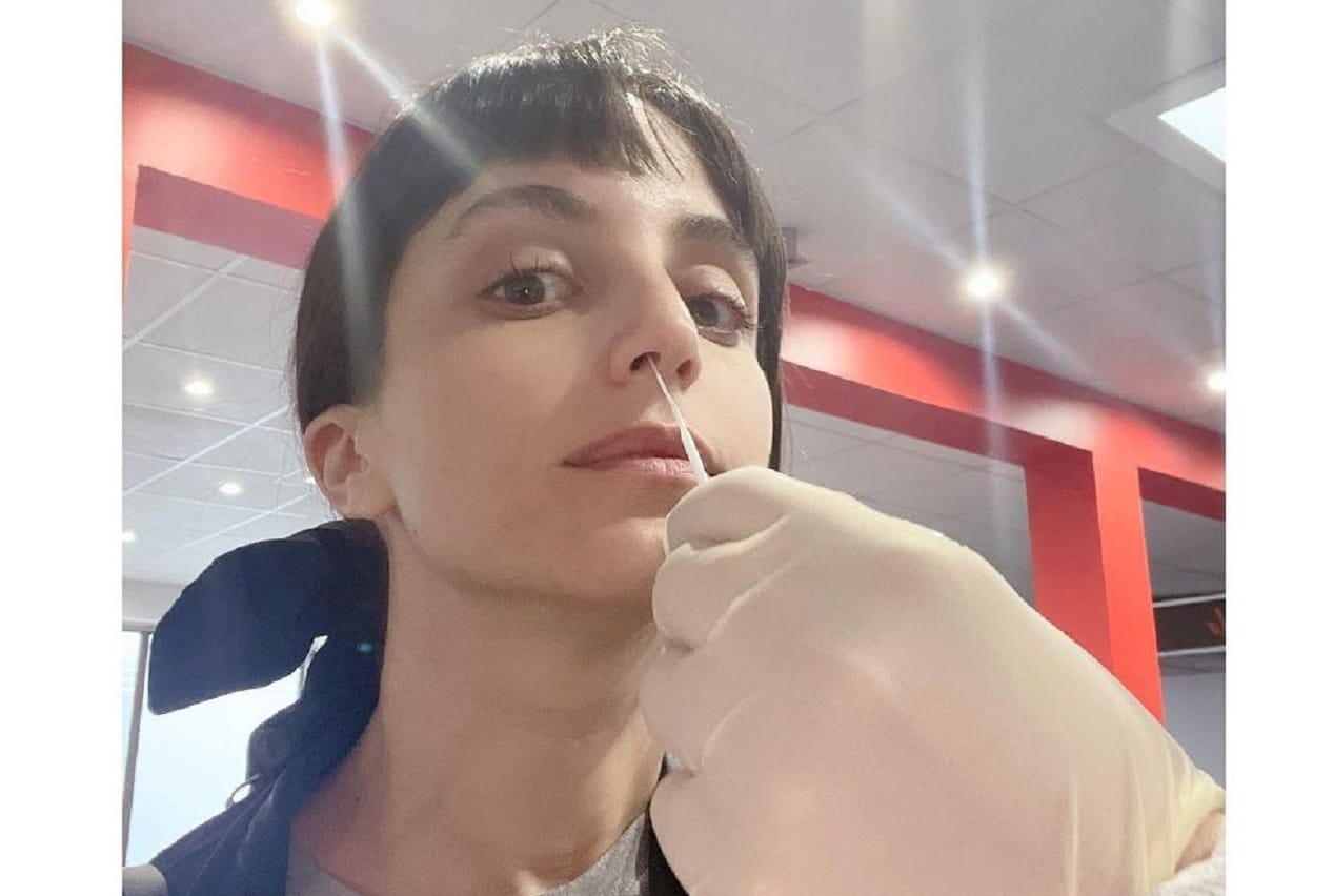 “Ya no te queda nariz”: Camila Hirane impactó a seguidores cuando reveló la cantidad de test PCR que le han hecho