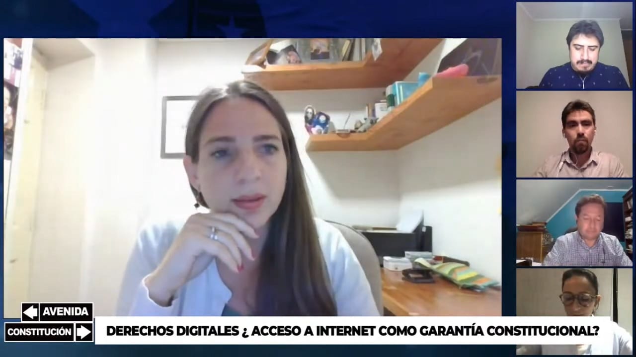 Distrito 20: Aspirantes a constituyentes debaten si nueva Constitución debe garantizar o no acceso universal a Internet