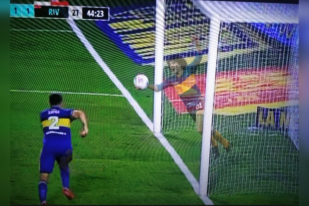 “La mano invisible de Dios”: Hinchas aluden que Maradona salvó a Boca ante River