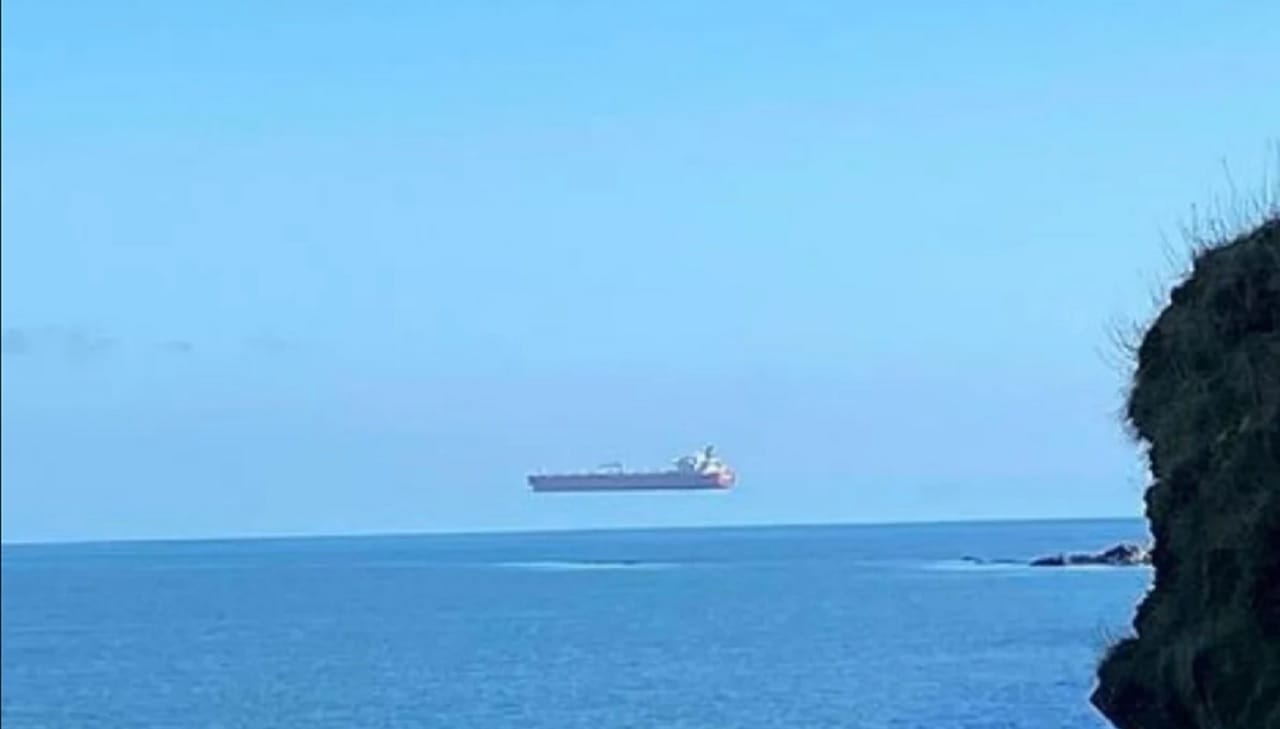 ¿Barcos voladores en Inglaterra?: El fenómeno Fata Morgana sorprendió a residentes costeros