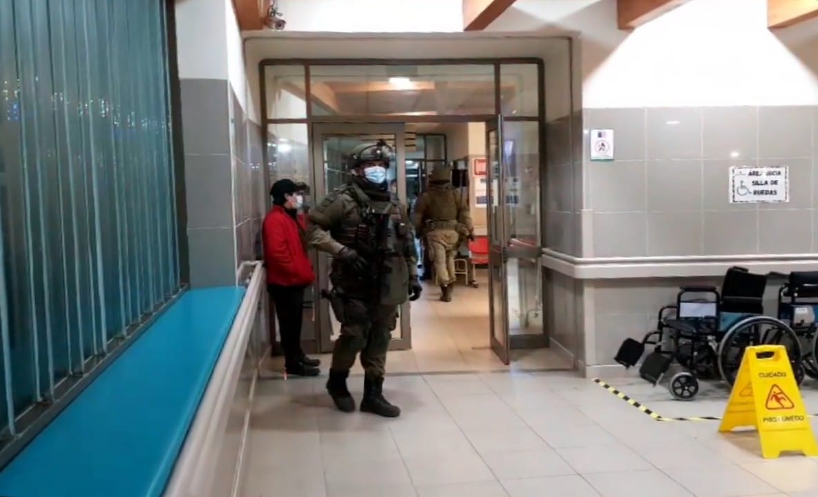Entregan detalles de estado de salud de equipo de TVN baleado en Tirúa: Trasladan a camarógrafo al Hospital de Curanilahue