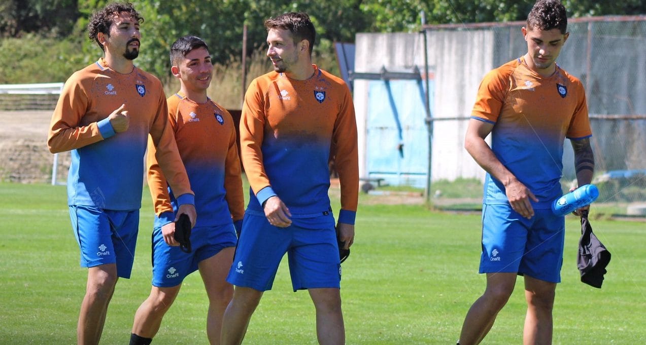 Técnico de Huachipato advierte que jugará con juveniles el torneo frente a la falta de refuerzos