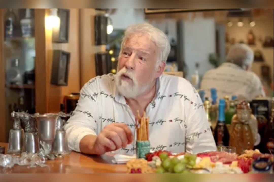 Iván Arenas reveló que sigue fumando: “¿Por qué me voy a restringir en algo? Si duro un año más, feliz”