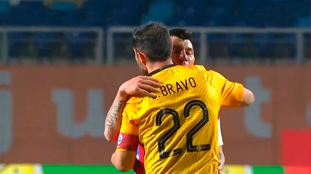 La “Roja” es lo primero: Medel y Bravo festejan efusivamente los goles ante Bolivia
