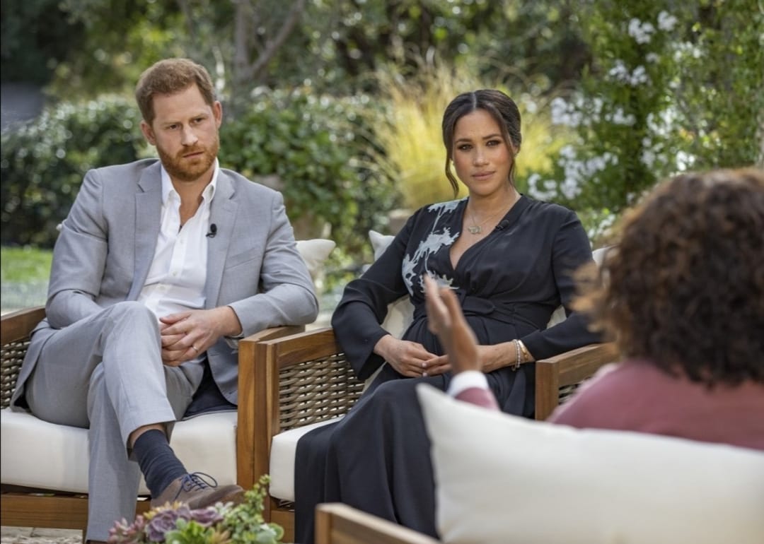 Experta en realeza reveló quién hizo el comentario racista sobre el hijo de Harry y Meghan