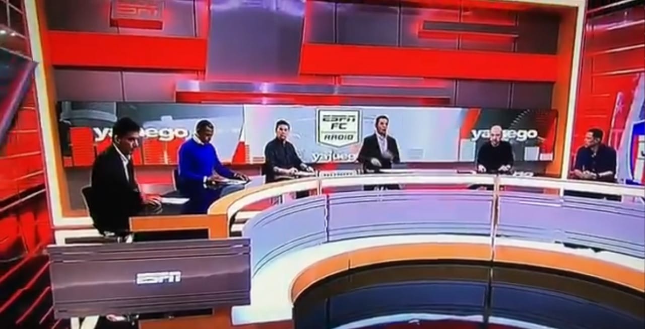 Panelista de ESPN fue aplastado por pantalla gigante en vivo