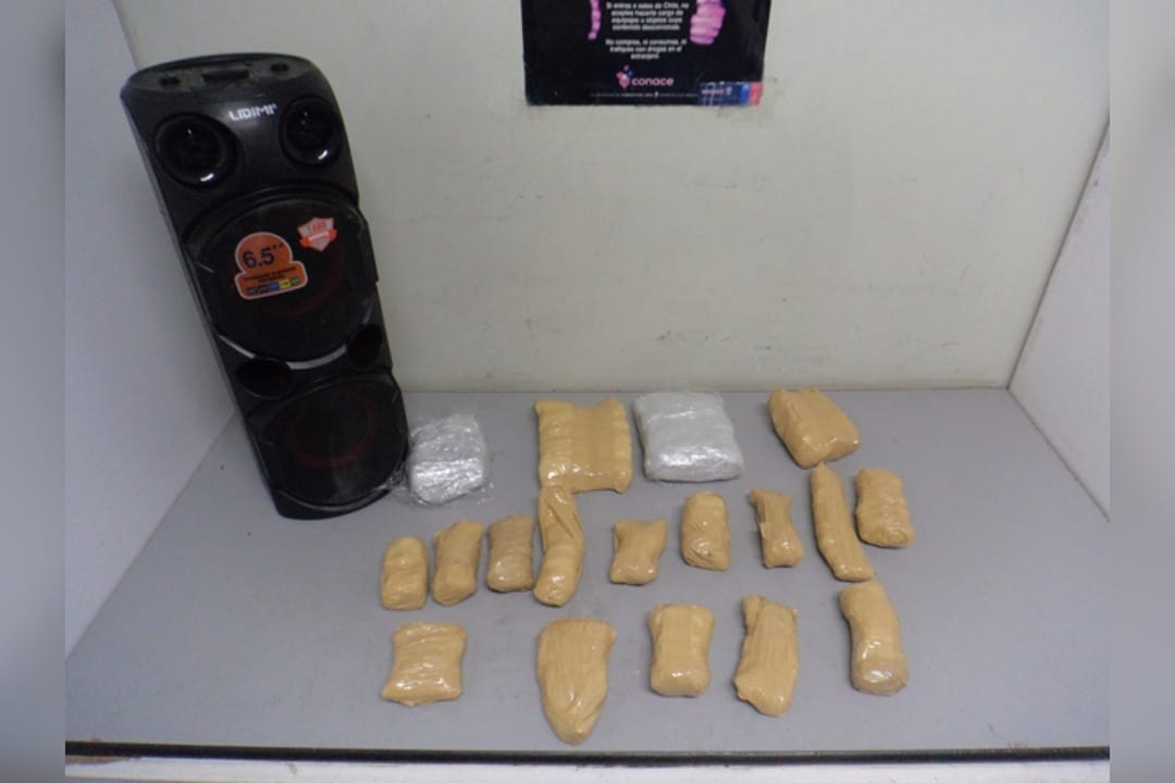 Cantante no vidente es detenido por transportar 18 paquetes de marihuana en un parlante