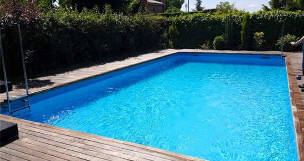 Menor estuvo a punto de morir: Su pelo quedó atrapado en filtro de piscina