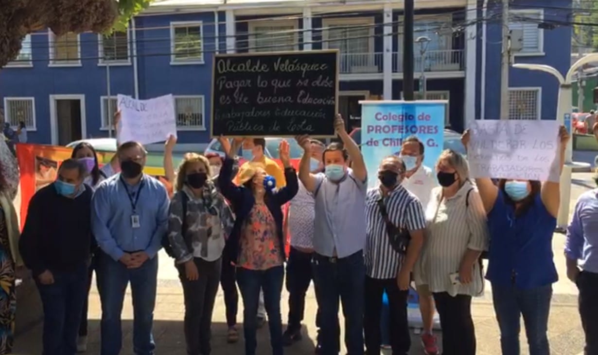 Profesores de Lota iniciaron paro indefinido: Mantienen pugna con el municipio por pago de cotizaciones