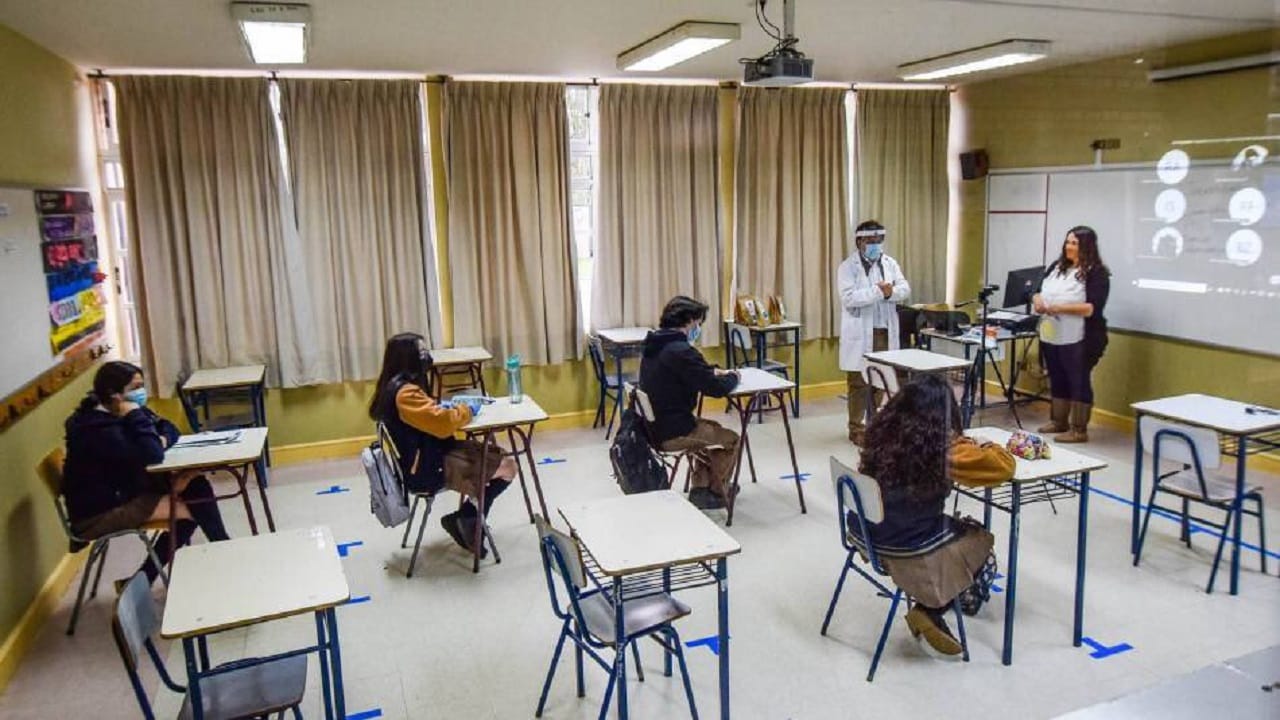 Gobierno entregó detalles sobre casos positivos por Covid-19 en dos colegios del país