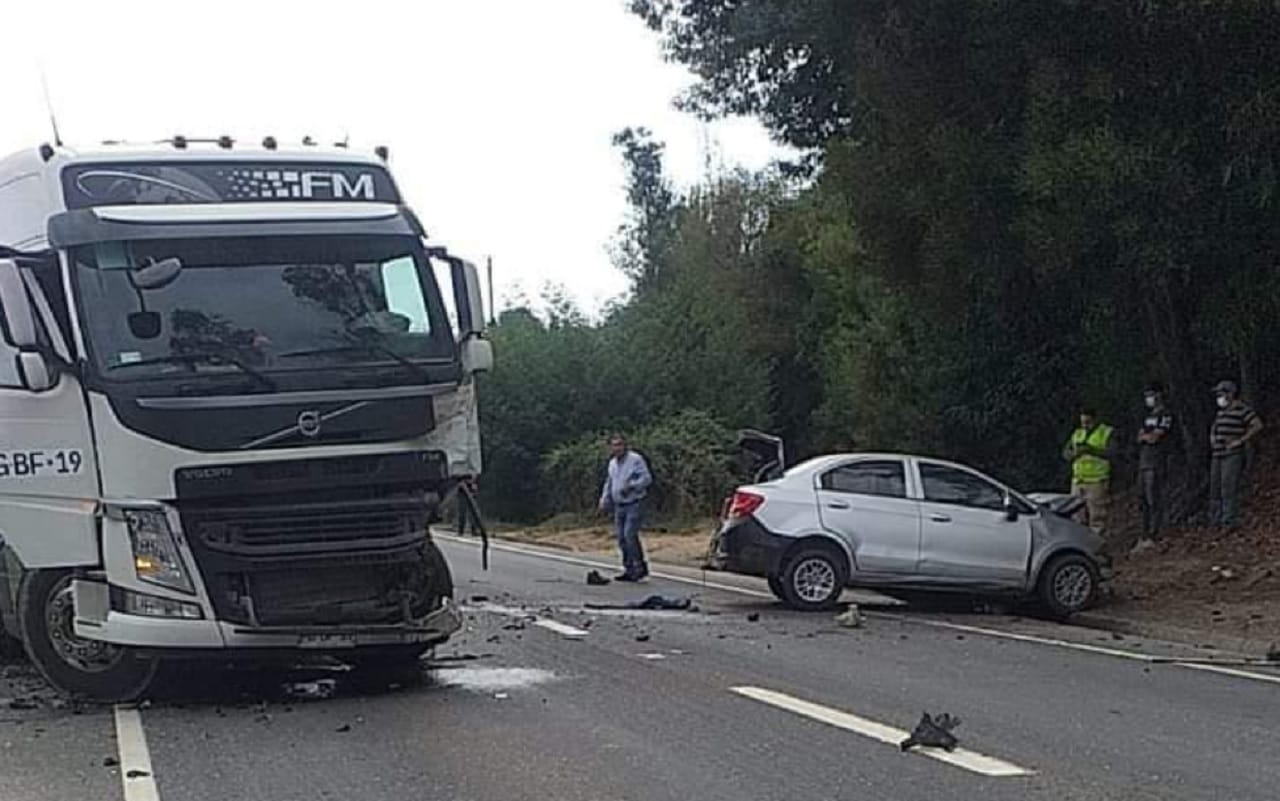 Un conductor falleció tras colisión entre camión y vehículo en Ruta de la Madera