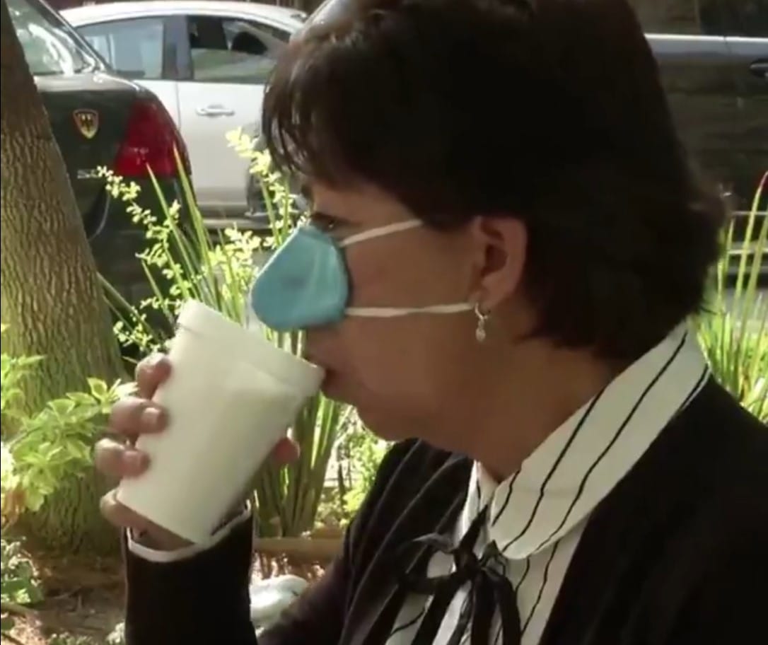Esta es la llamativa mascarilla nasal que te protegería cuando comes