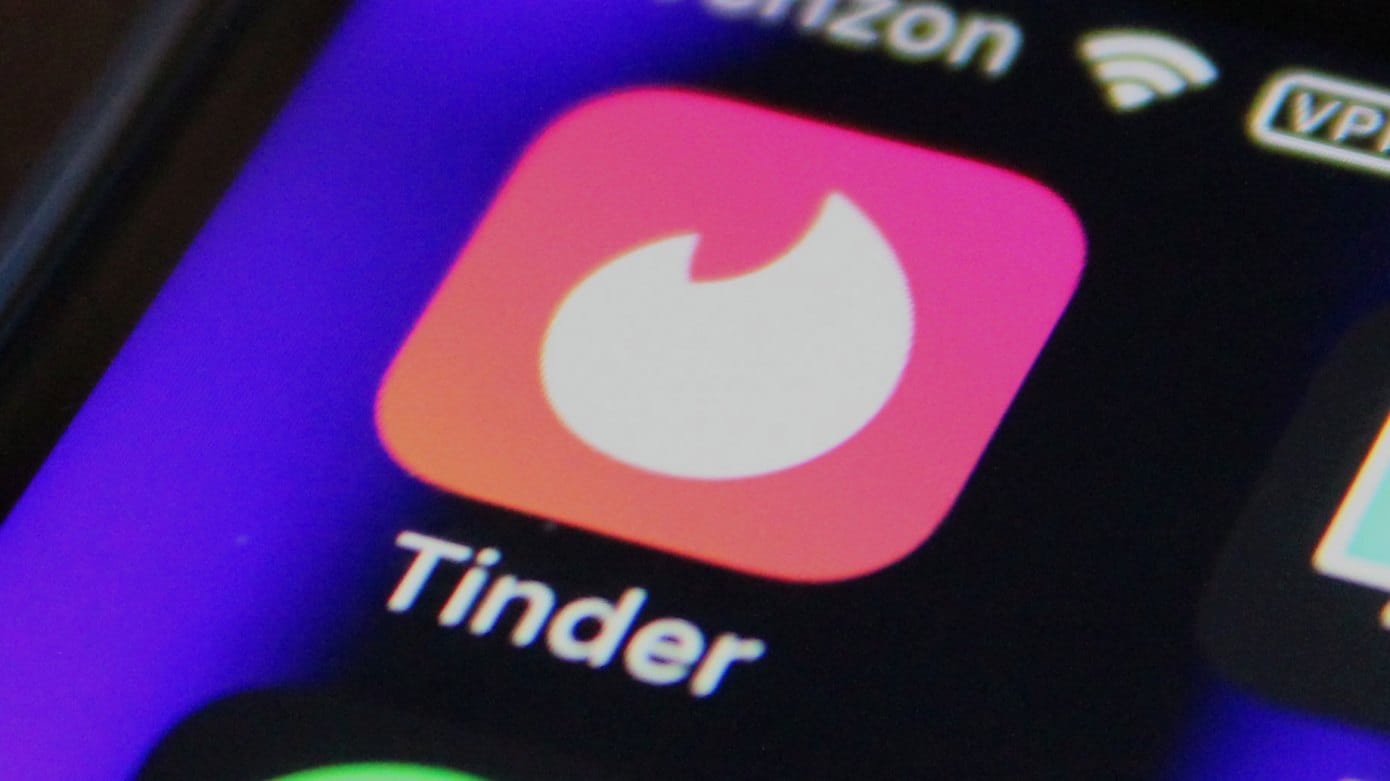 Tinder permitirá a sus usuarios conocer antecedentes penales de un “match”