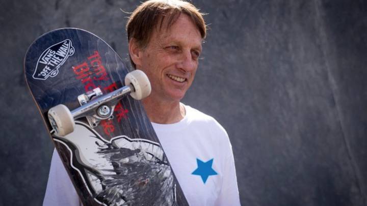 Tony Hawk hizo por última vez icónico truco en patineta y rompió en llanto