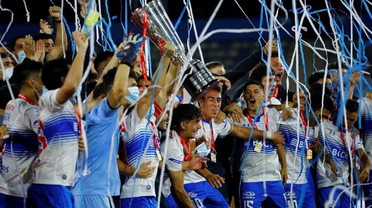 Universidad Católica sufre con el Covid antes de la Supercopa