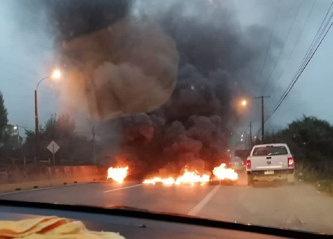 Día del joven combatiente: Múltiples barricadas se han registrado en el Gran Concepción