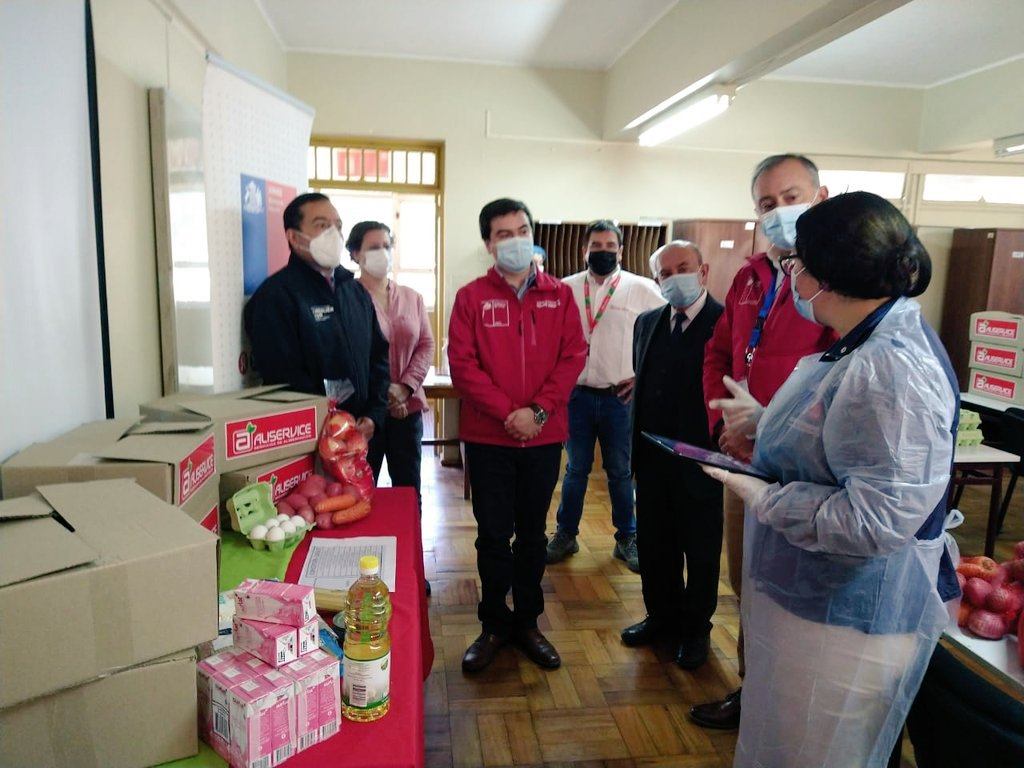 Junaeb comenzó entrega de canastas de alimentos para 142 mil estudiantes a nivel regional