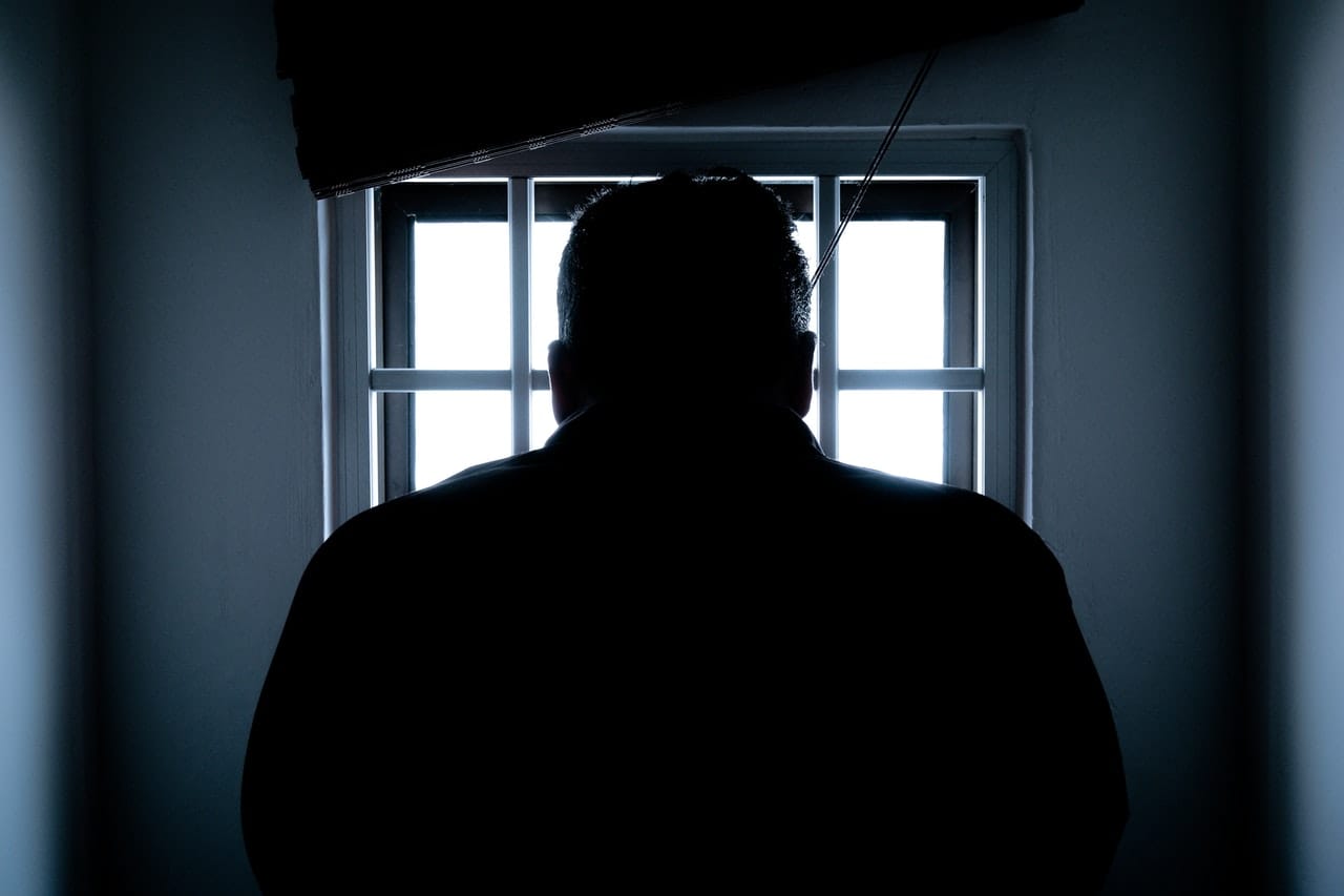 Hombre lleva más de un año en cuarentena tras salir 78 veces positivo a Covid-19