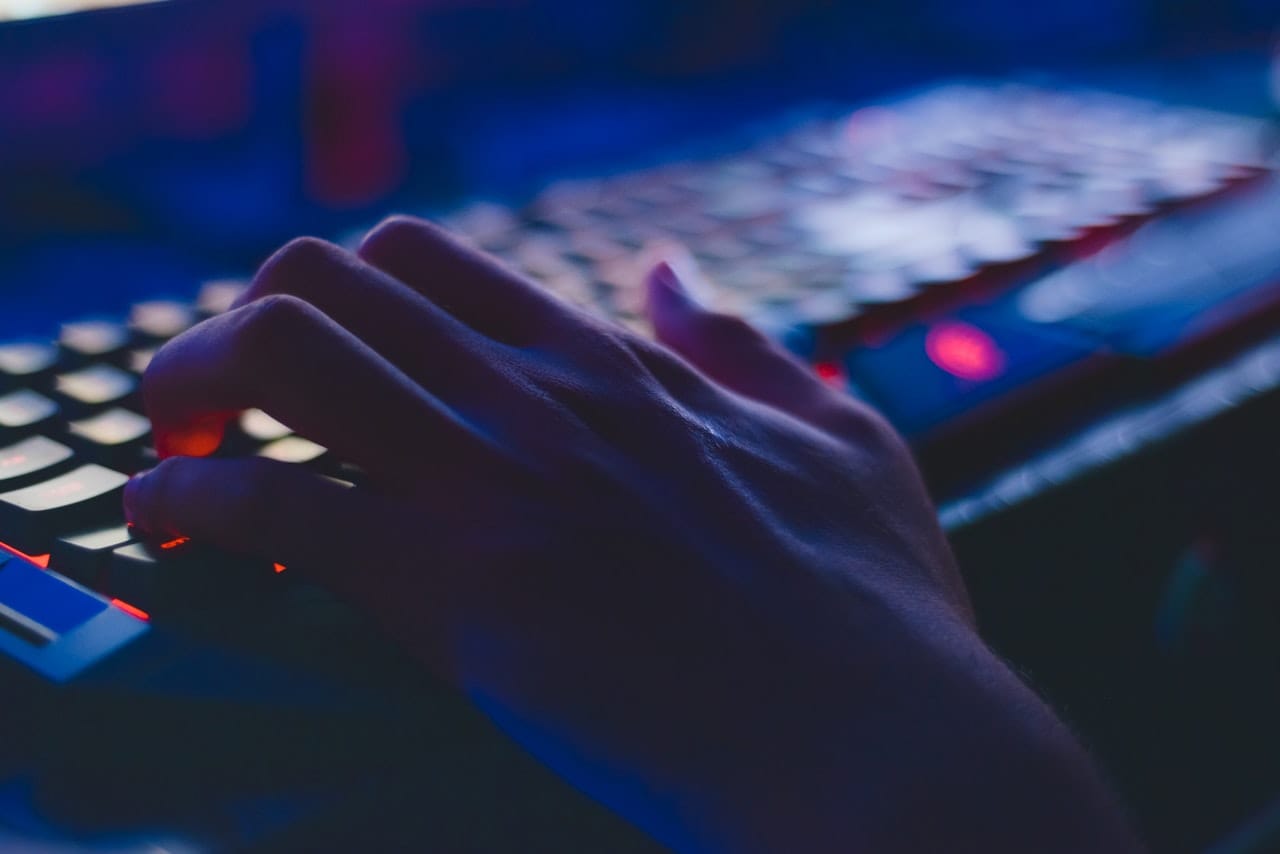 “Mi hijo es adicto”: Madre relató su experiencia con joven obsesionado con donar en plataforma de Twitch
