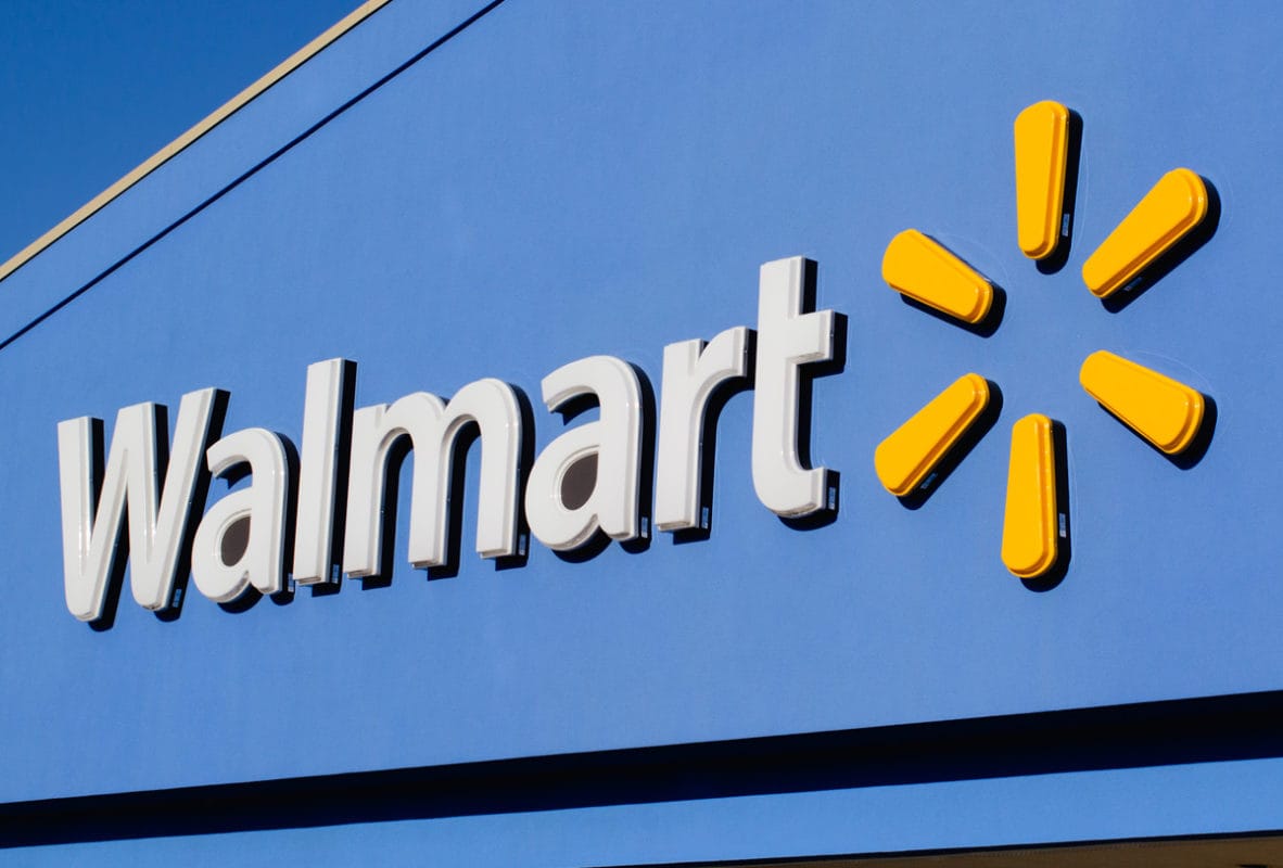 Wallmart se querella contra ex ejecutiva que trabajó durante 5 años sin tener título profesional