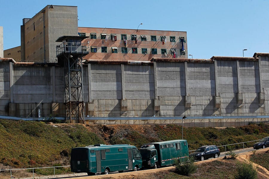 Realizan intenso operativo de búsqueda de reo que se fugó desde la cárcel de Valparaíso