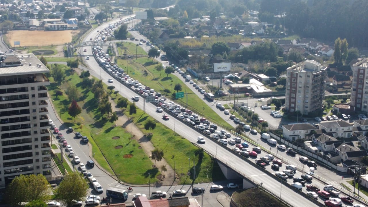 Kilométrica congestión vehicular se registra desde temprano en San Pedro de la Paz