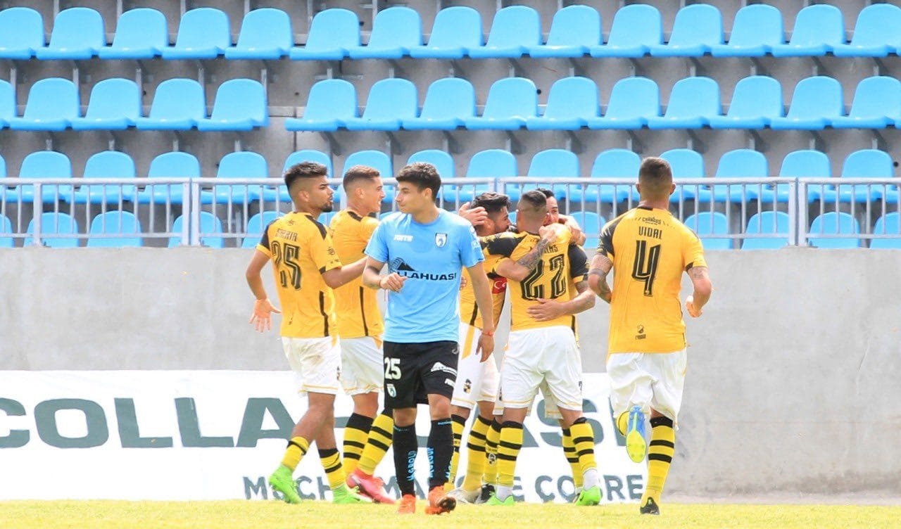 El histórico Paredes recuperó la alegría, no se cansa de hacer goles en Chile y realizó curiosa promesa