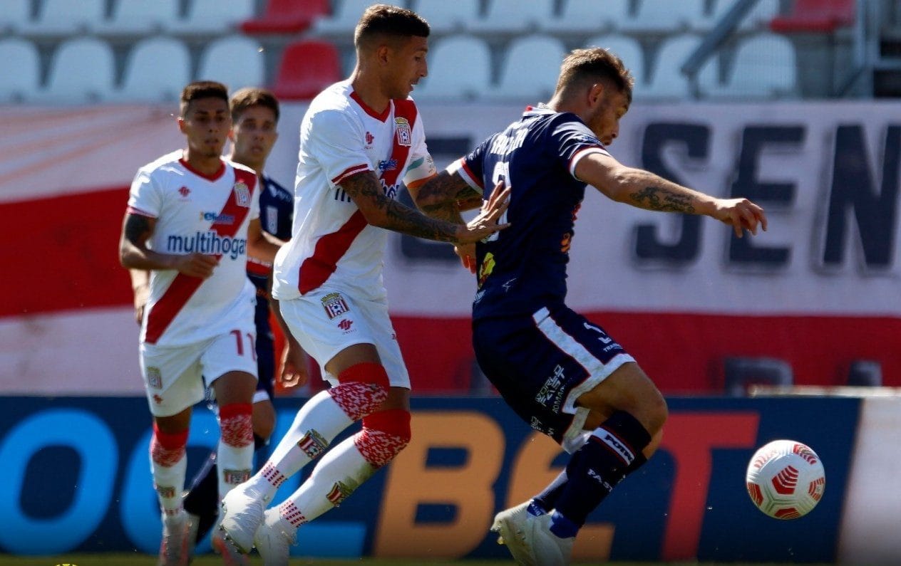 Solo pasa en el fútbol chileno: Jugador de Curicó sancionado por expresar su enojo a través de las redes sociales
