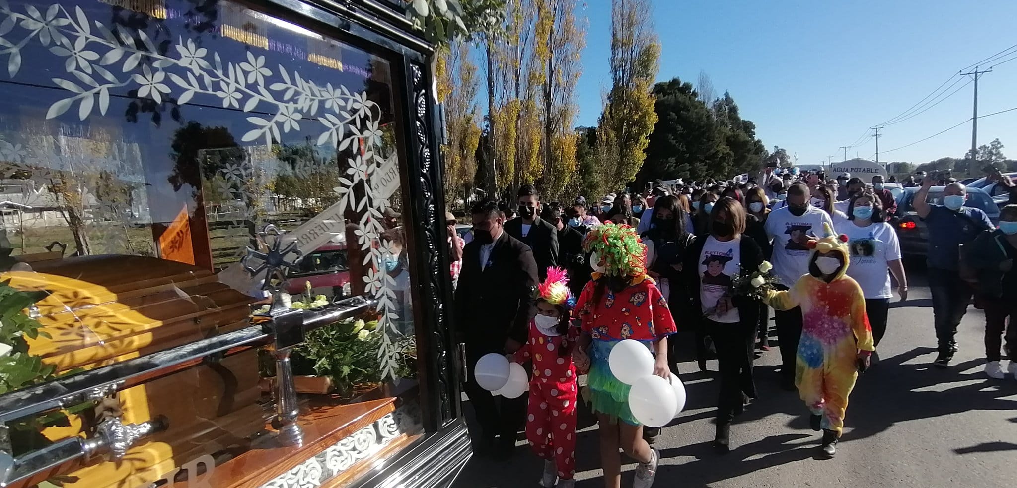 “Esto no es un show”: Duro mensaje de la madre de Tomás Bravo por video del funeral íntimo