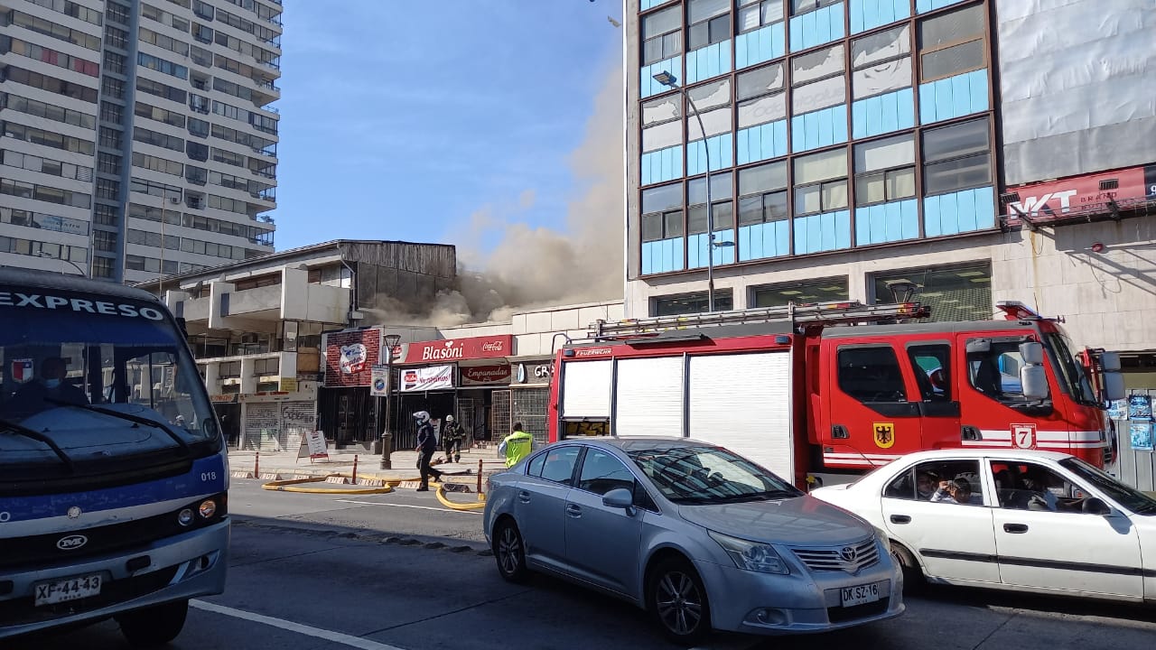 Tradicionales locales Blasoni y Fina Estampa afectados por violento incendio en Concepción