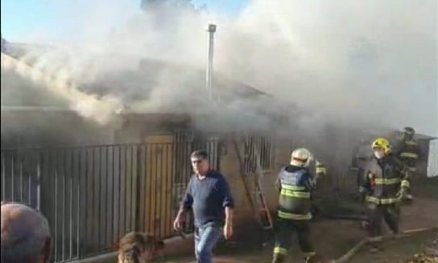 Adulta mayor resultó con quemaduras durante un incendio de vivienda en Lota